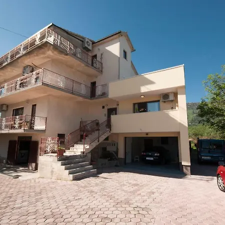 Ivan Apartment *